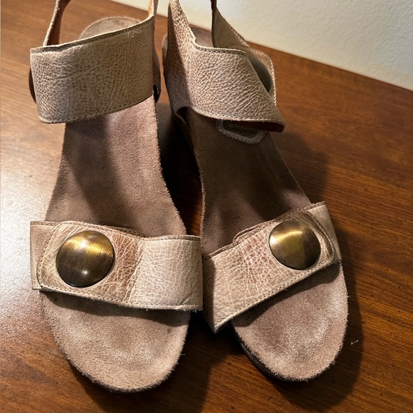 Women’s Taos Carousel wedge sandals size 41 (10) taupe leather - Picture 2 of 4